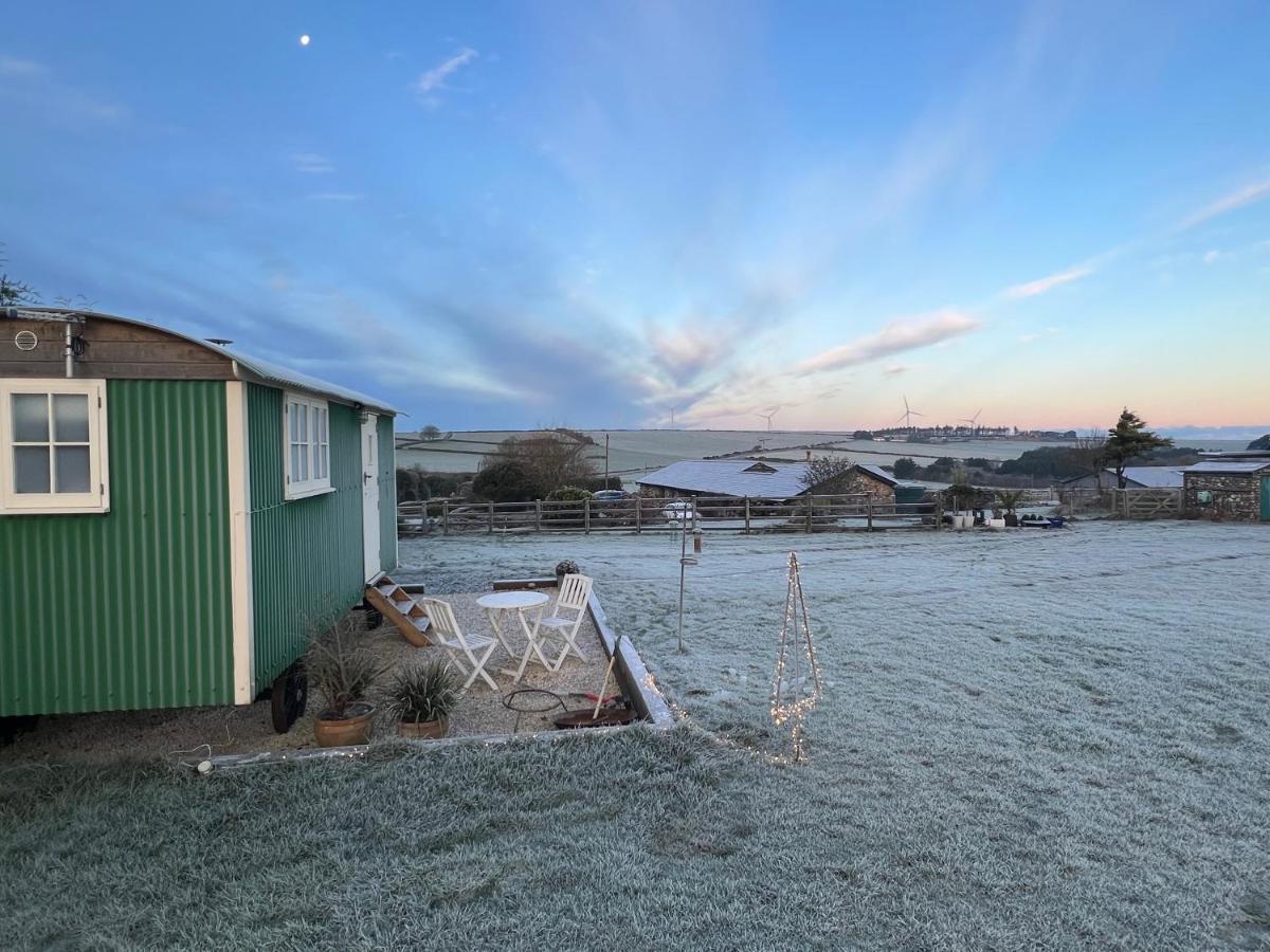 Toms Hut And Robins Rest Shepherd Huts Near Wadebridge Exterior foto