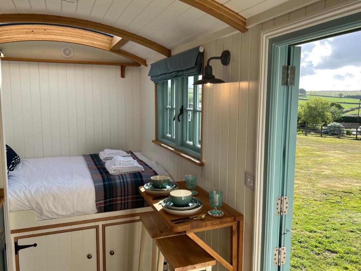 Toms Hut And Robins Rest Shepherd Huts Near Wadebridge Exterior foto