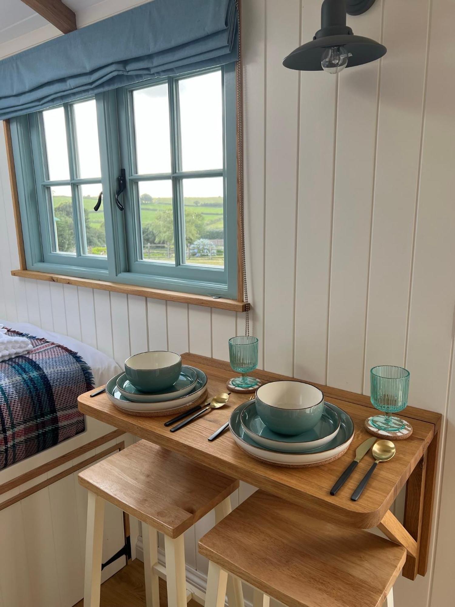 Toms Hut And Robins Rest Shepherd Huts Near Wadebridge Exterior foto