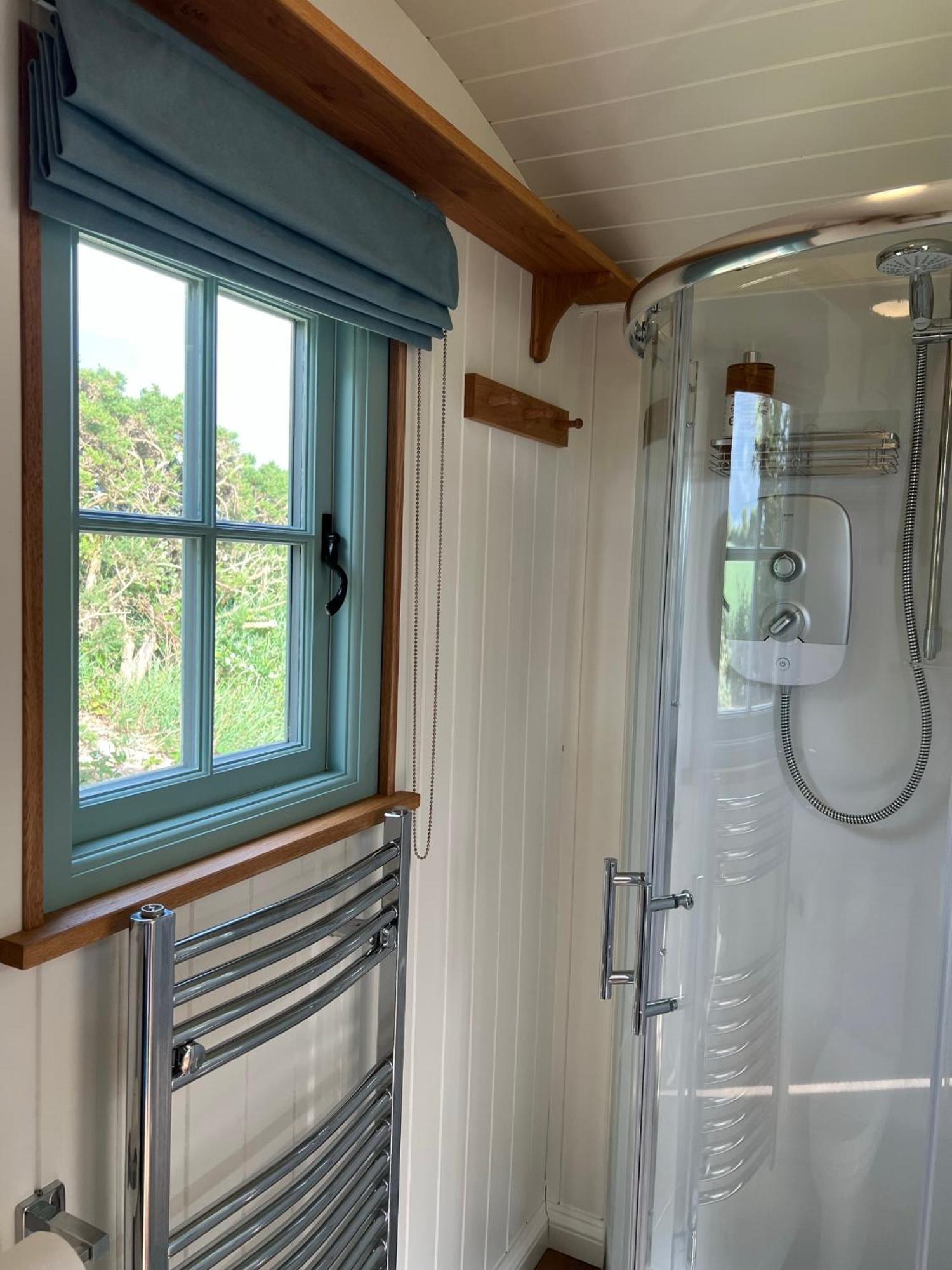 Toms Hut And Robins Rest Shepherd Huts Near Wadebridge Exterior foto