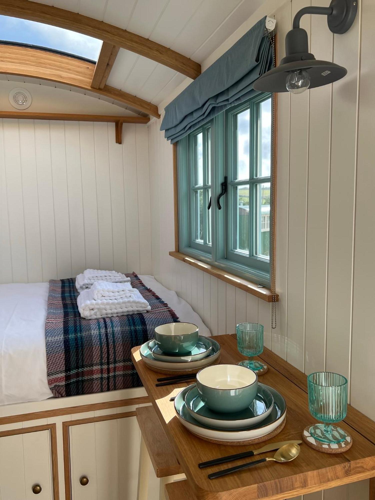 Toms Hut And Robins Rest Shepherd Huts Near Wadebridge Exterior foto