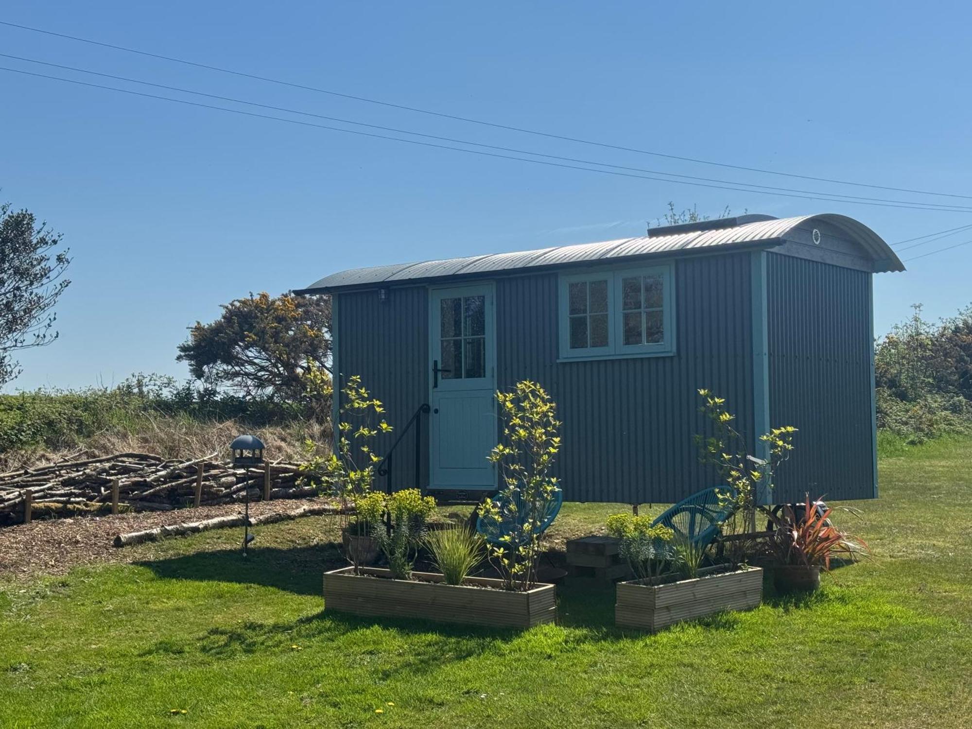 Toms Hut And Robins Rest Shepherd Huts Near Wadebridge Exterior foto
